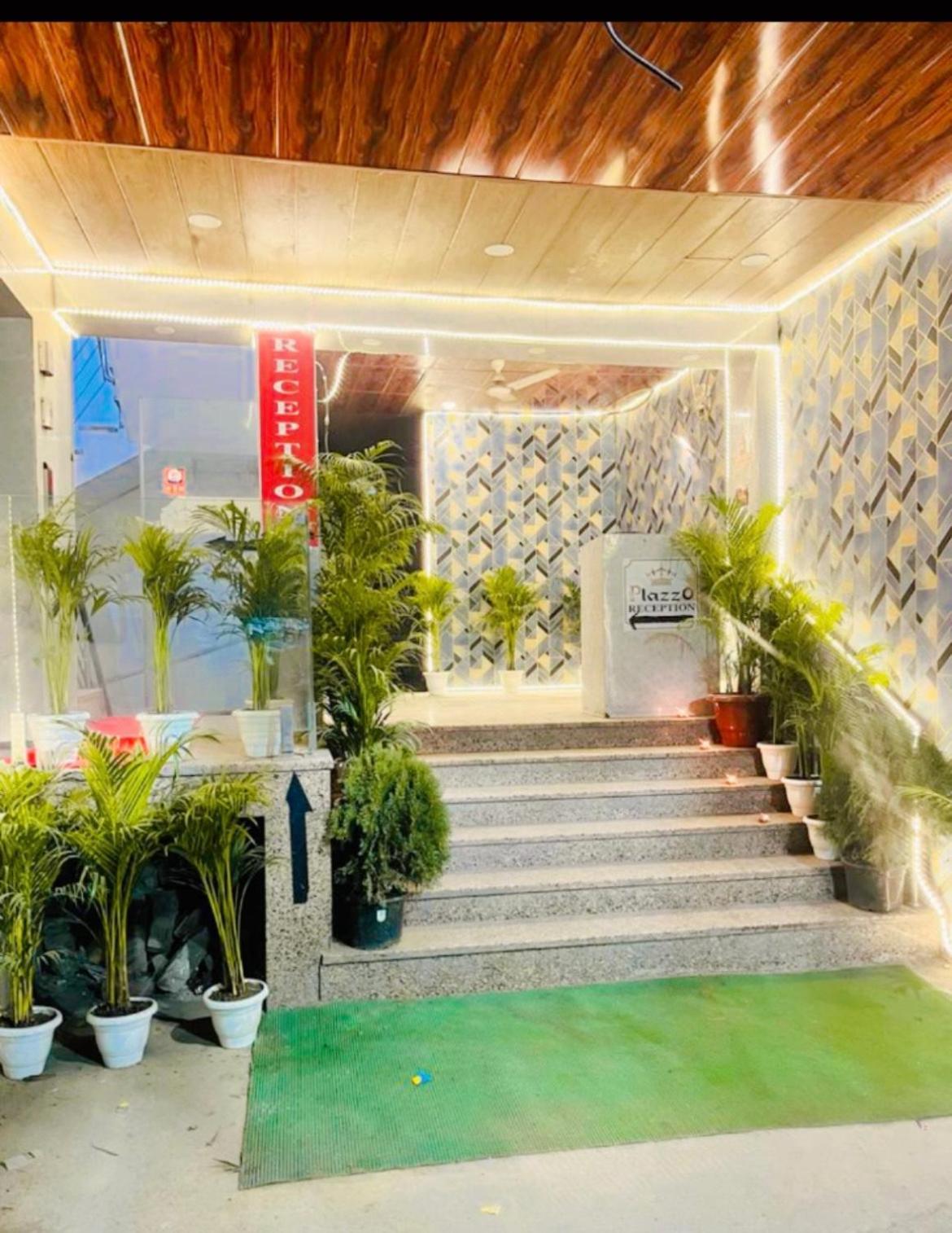 Bed and Breakfast Plazzo Prime Plaza At Delhi Airport Neu-Delhi Exterior foto