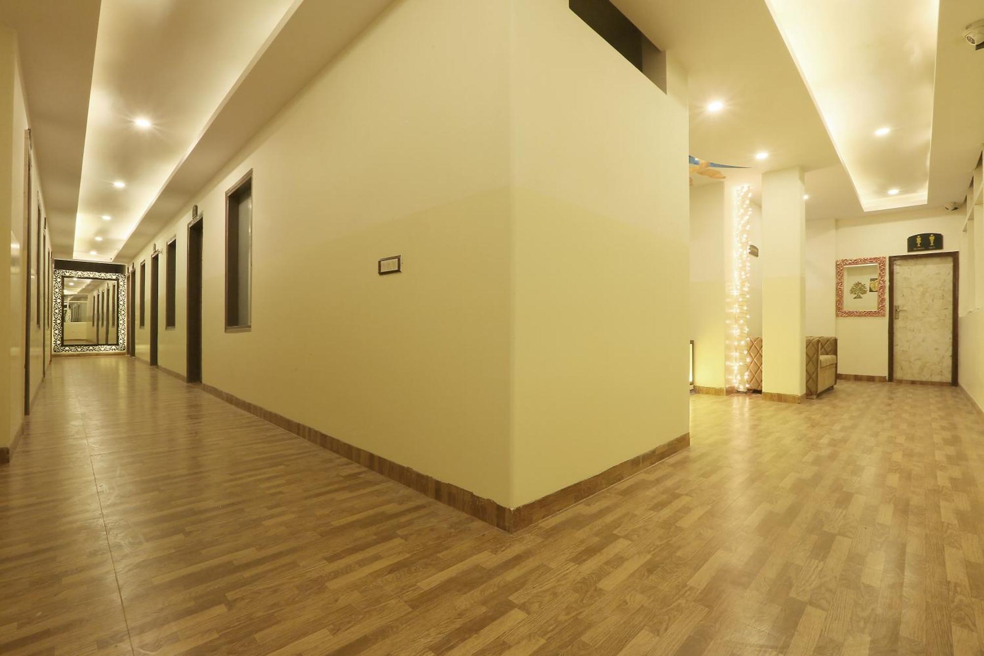 Bed and Breakfast Plazzo Prime Plaza At Delhi Airport Neu-Delhi Exterior foto