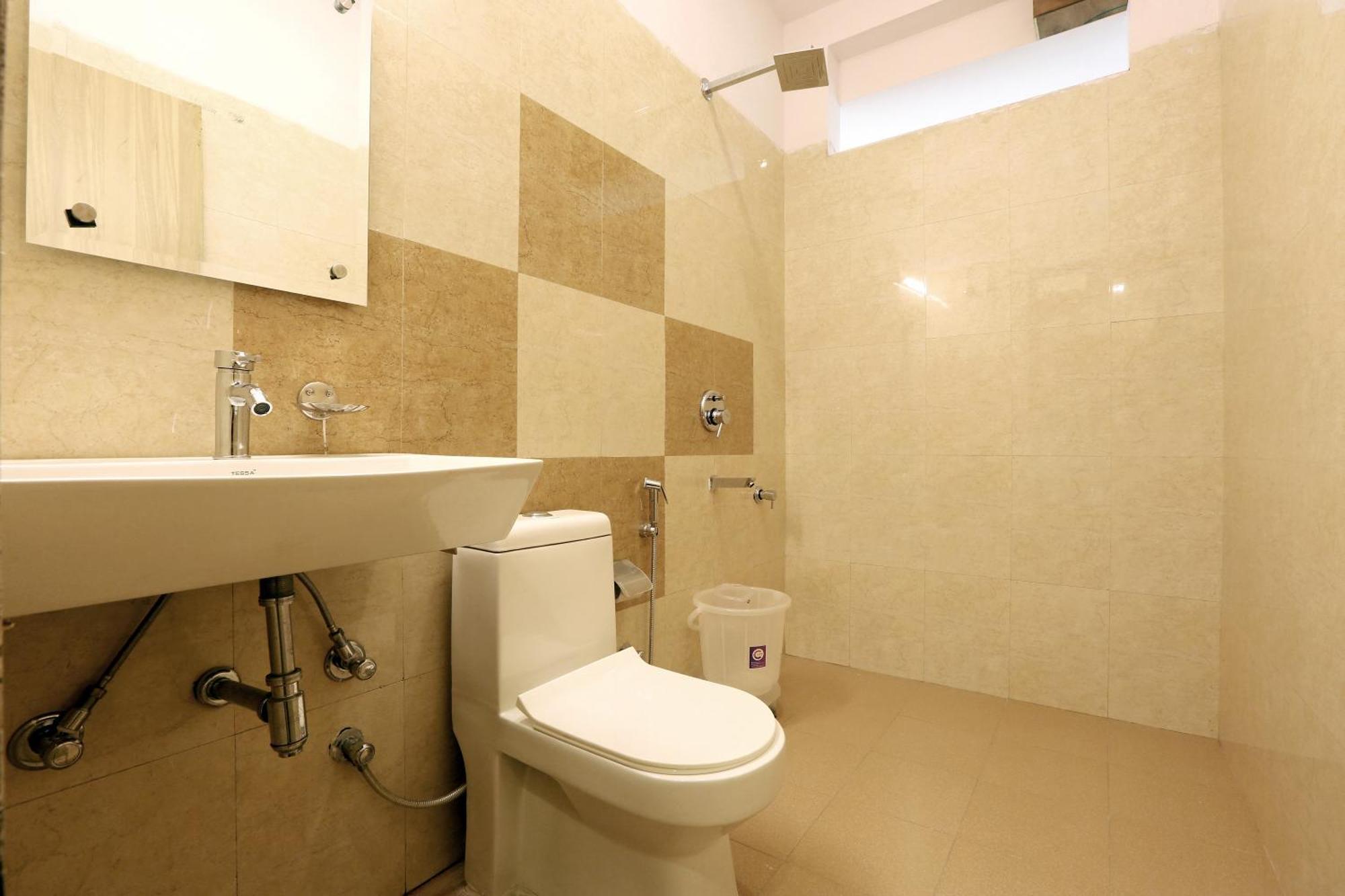 Bed and Breakfast Plazzo Prime Plaza At Delhi Airport Neu-Delhi Exterior foto