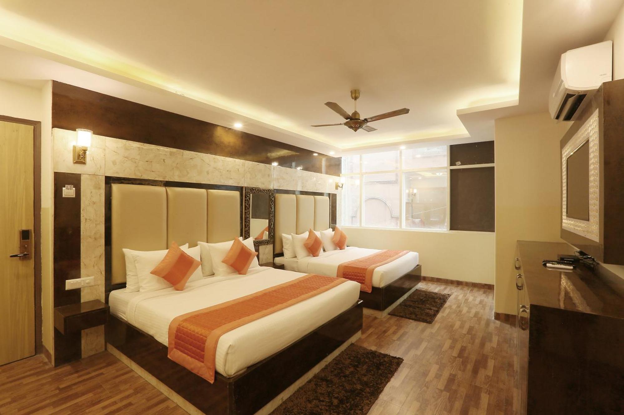 Bed and Breakfast Plazzo Prime Plaza At Delhi Airport Neu-Delhi Exterior foto