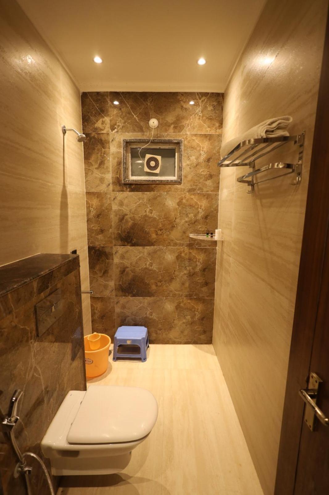 Bed and Breakfast Plazzo Prime Plaza At Delhi Airport Neu-Delhi Exterior foto